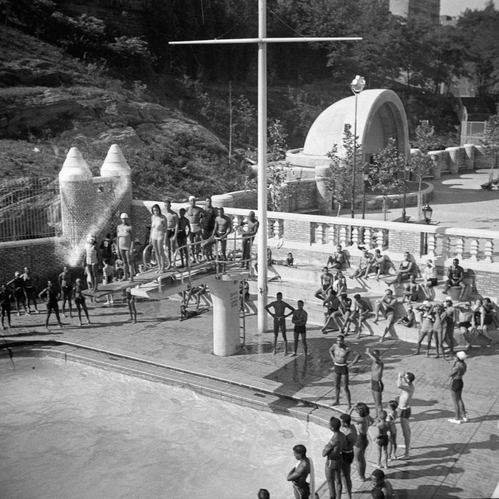 New York 1936 Colonial Park Pool (now Jackie Robinson Park).