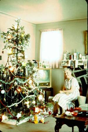 Mid-Century Women Enjoying Real Christmas Trees - Flashbak