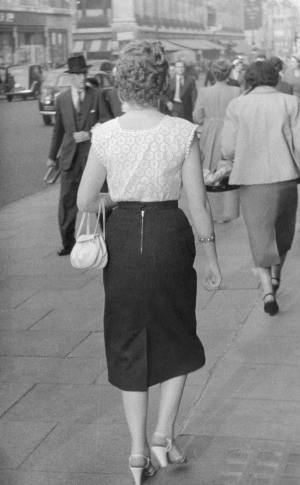 Twenty Fascinating Photos of Oxford Street in 1954 by Hans Richard ...