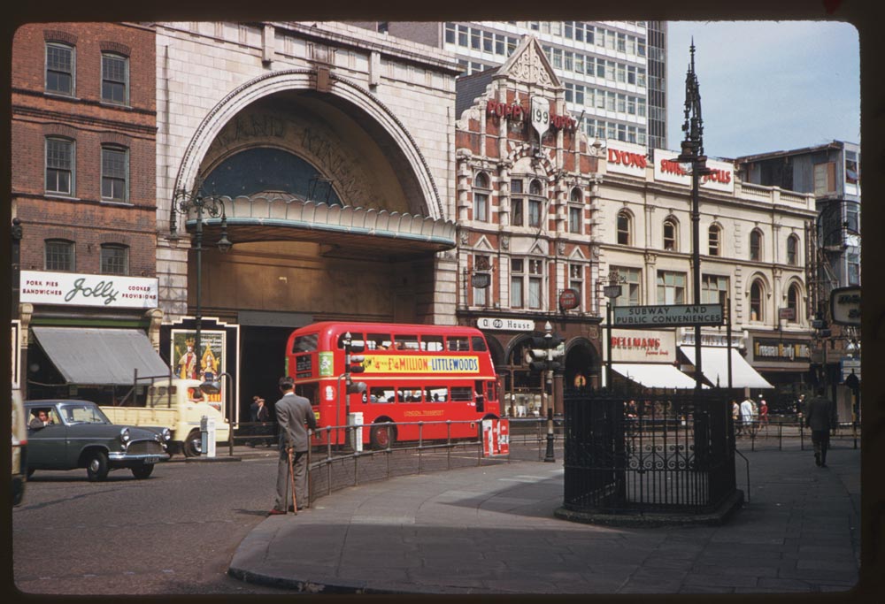 Date: Jun. 23, 1961 Location: London, England, United Kingdom (Greater London county) Description: Junction of Edgware and Harrow Roads London