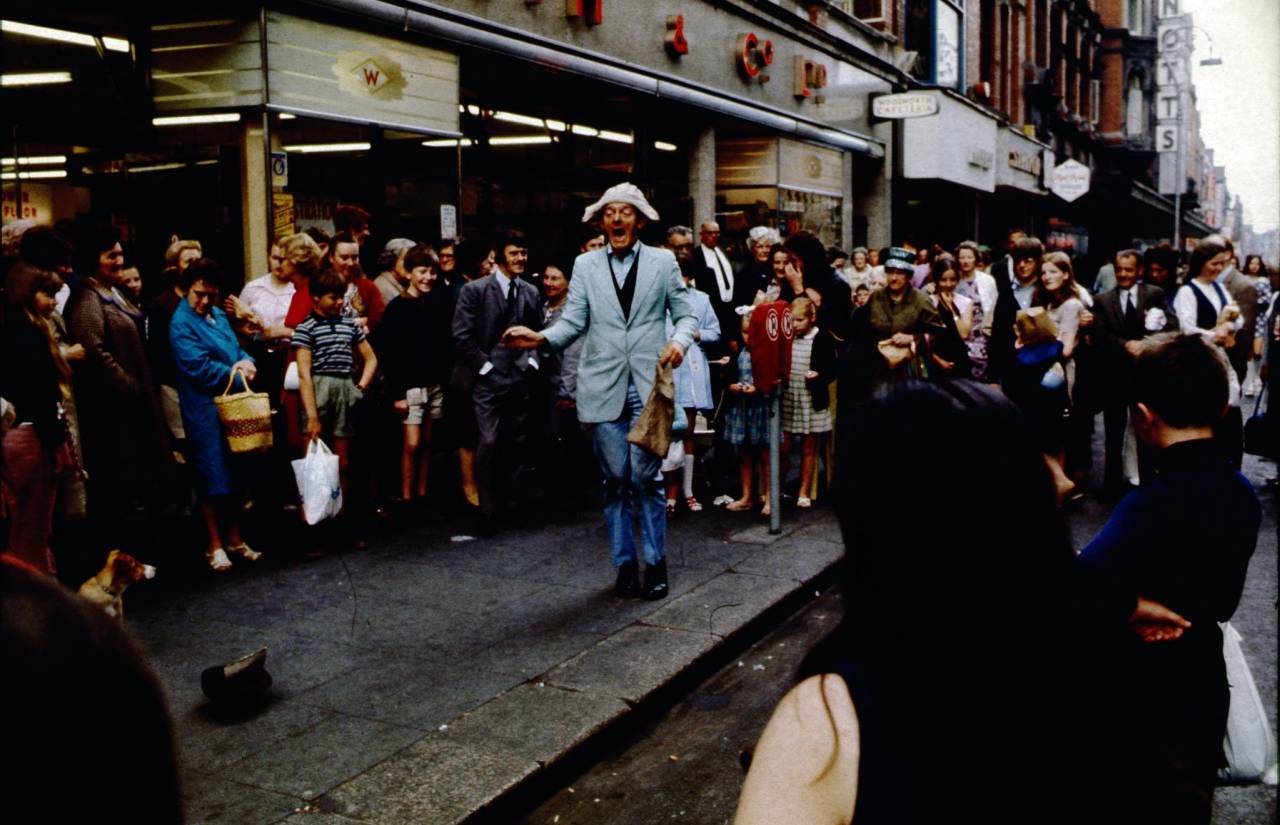 street-entertainer-heinrich-klaffs-dublin-1973