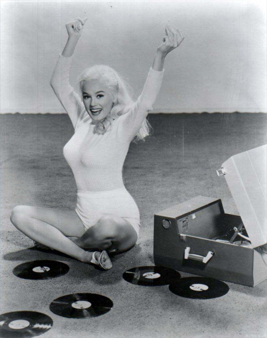 vintage-ladies-and-records-52