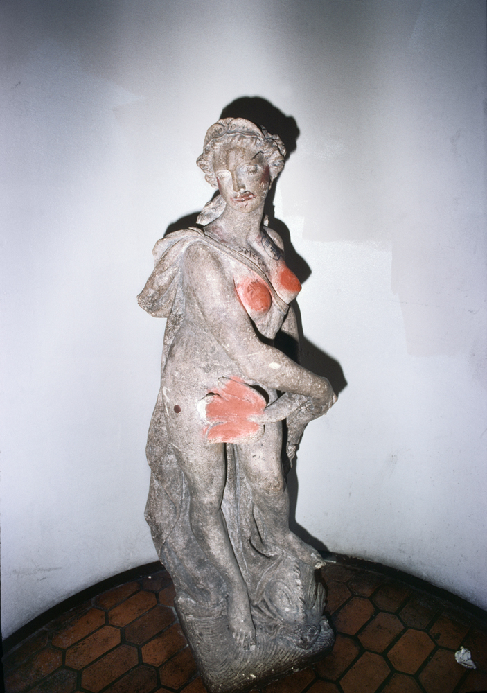  Statue with pink paint at Mabuhay Gardens, 1978 Mabuhay Gardens (AKA the Mab) was ground zero for the punk scene in the late 1970s