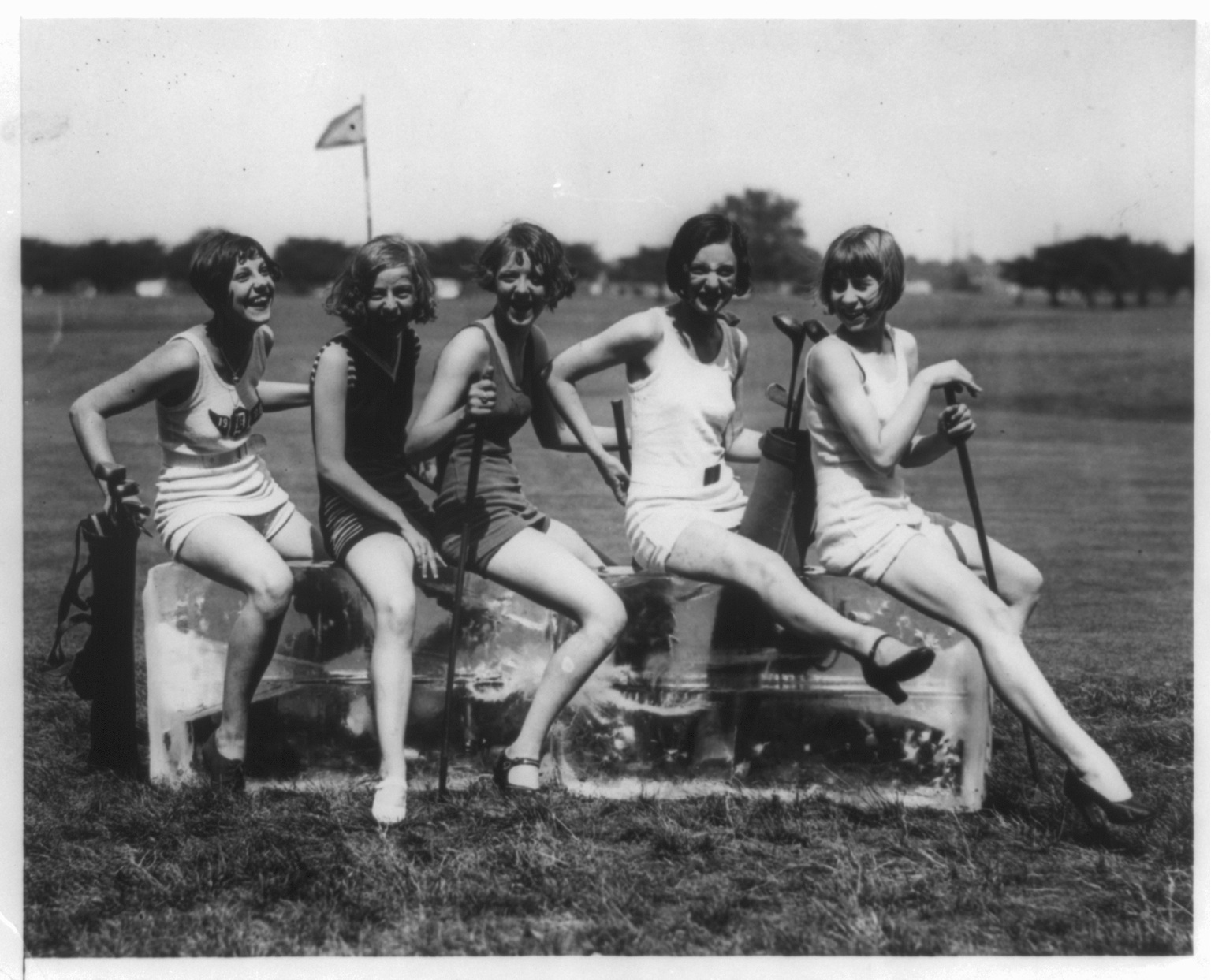 Golf bathing suits 1926-1 - Flashbak