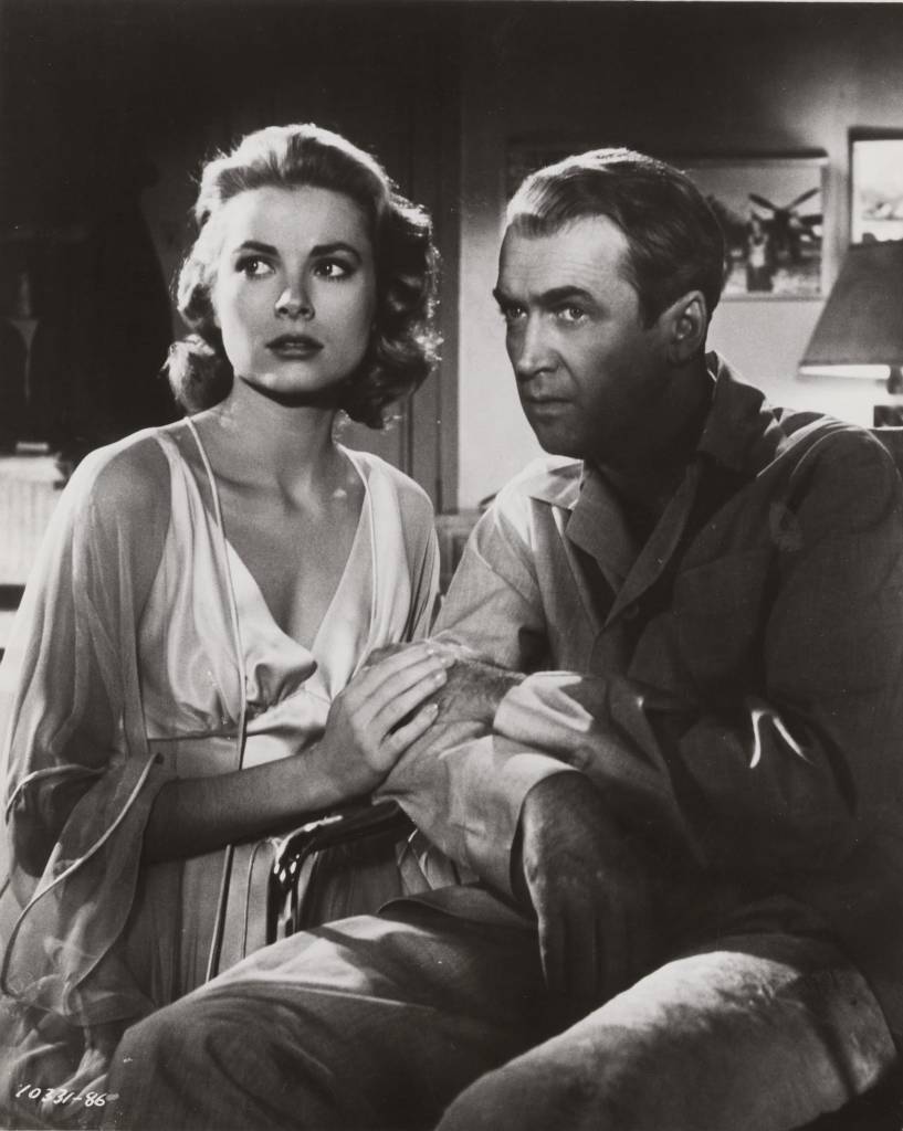 Grace Kelly and James Stewart in Rear window directed by Alfred Hitchcock, 1954 b