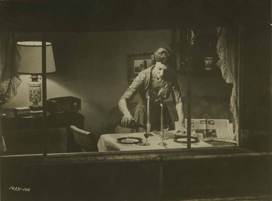 Judith Evelyn in Rear window directed by Alfred Hitchcock, 1954