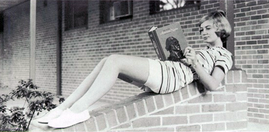 030_girl reading