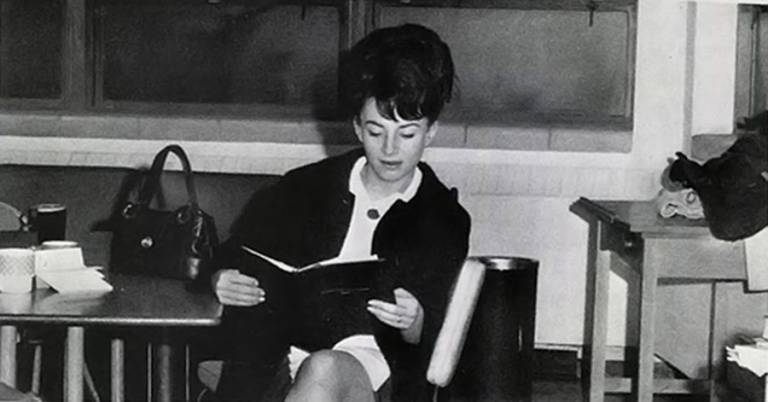 Biblio Beauties 50 Vintage Found Photos Of Ladies Reading Flashbak