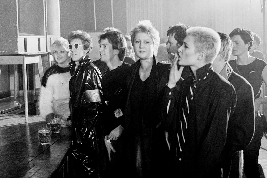 Sex Pistols, Notre Dame de France, 15 Nov 1976. Viv Albertine Siouxsie Sioux smoking cigarette, Steve Severin, Kenny Morris, Sarah Hall
