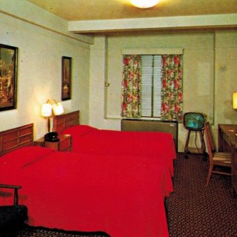 New York City Abbey Hotel 151 West 51st Street 1960s Interior Bedroom Lobby - Flashbak