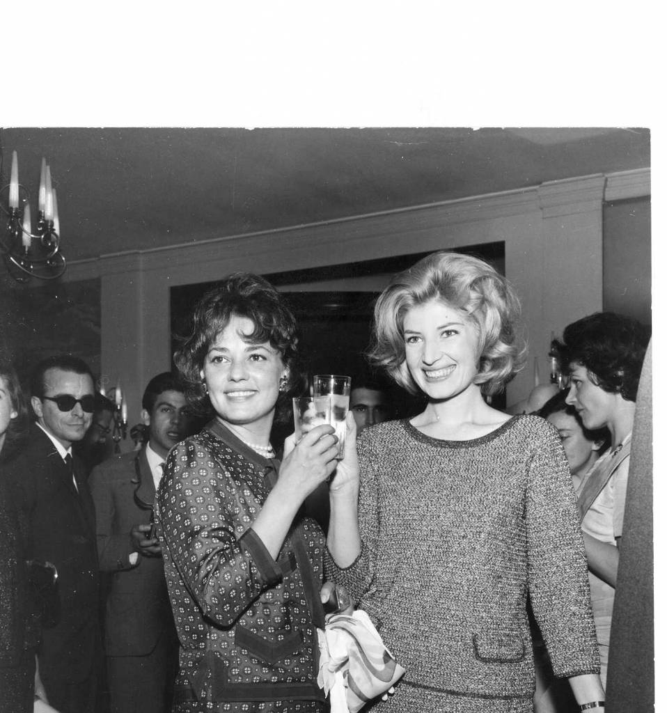 jeanne-moreau-monica-vitti-e4dba07c0d4b44b388d302b7853048f8-large ...