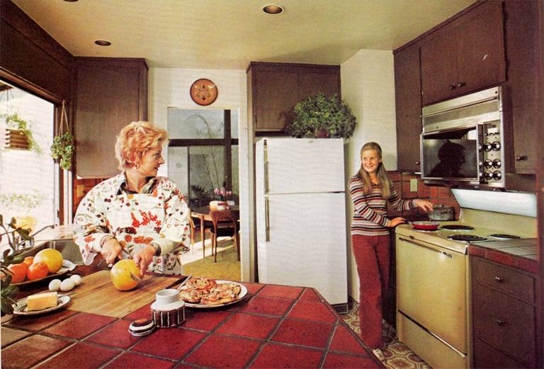 1976 kitchen and bar photos