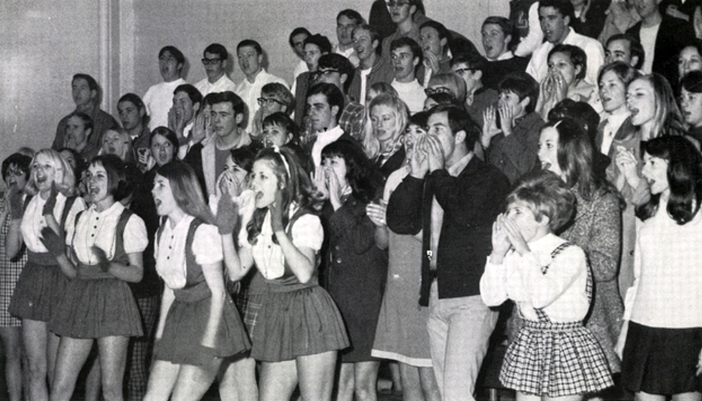 Gimme an "R" for Retro! 35 Vintage Photos of High School ...