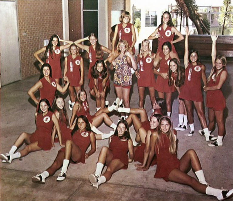 Gimme An R For Retro 35 Vintage Photos Of High School Cheerleaders 1970s 1980s Flashbak