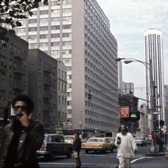 New York 1978 Leonid Razbash scratching nose - Flashbak