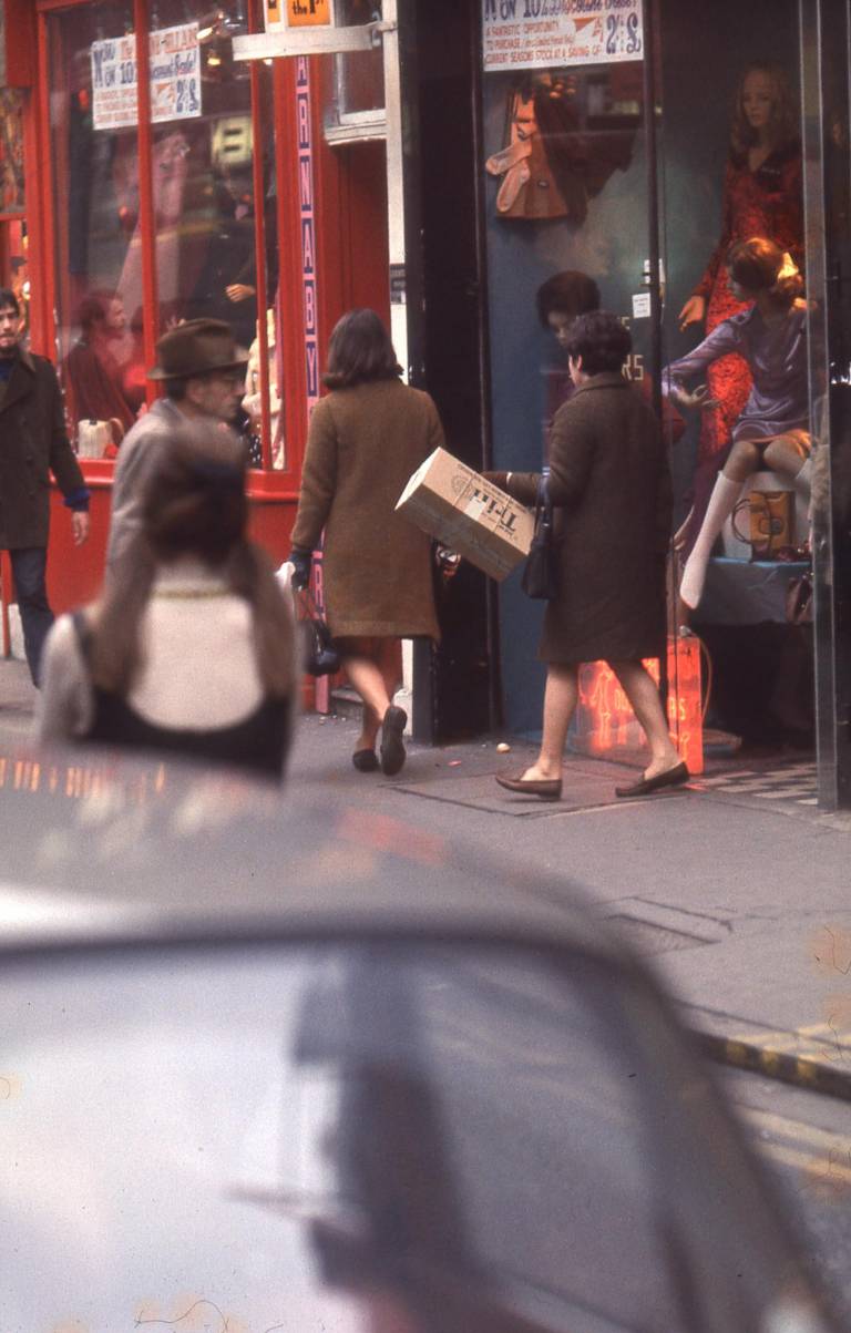 Evocative Photographs of London in 1969 - Flashbak