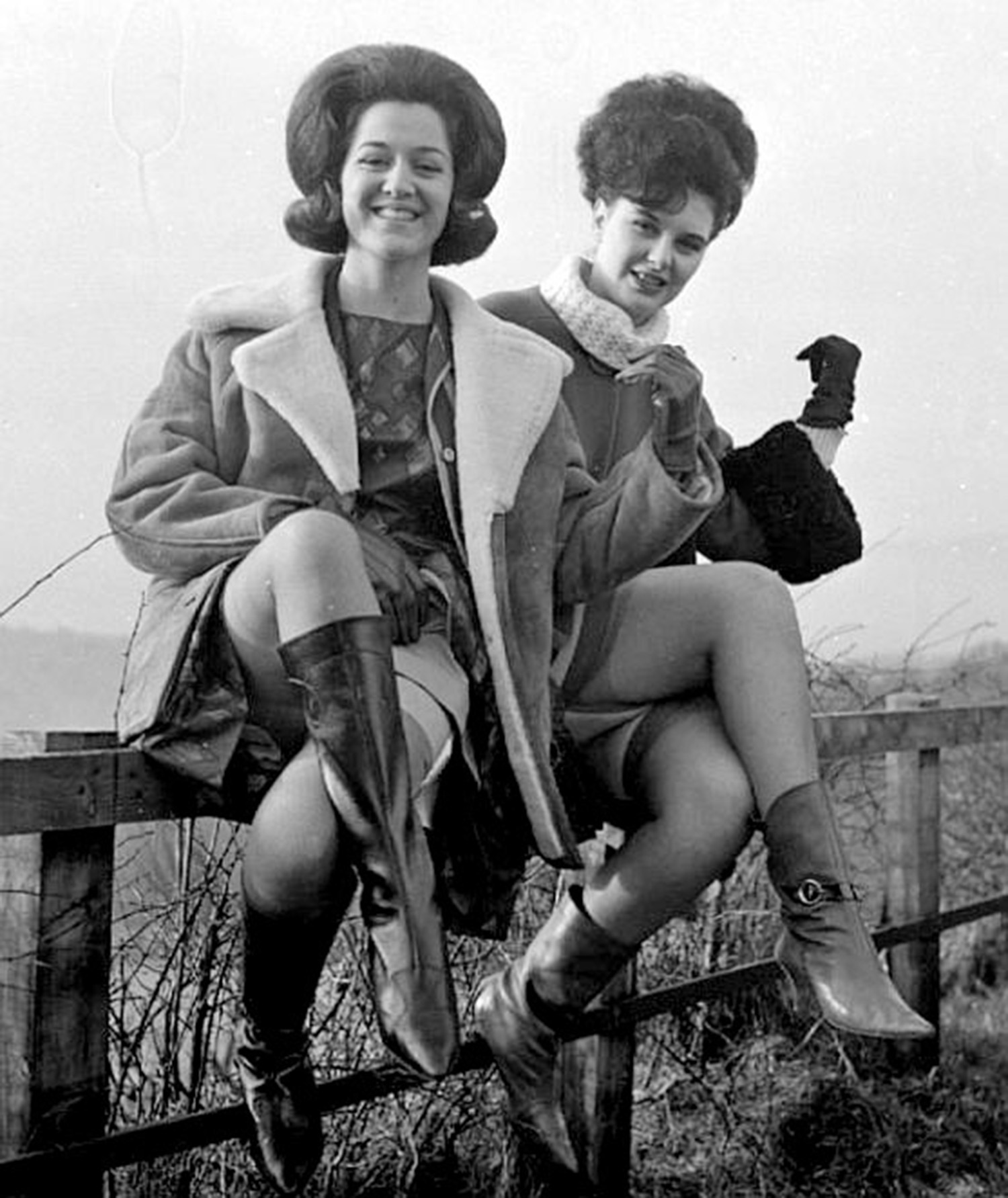 These Boots Were Made for Gawking: 45 Vintage Pics of Women in Boots -  Flashbak