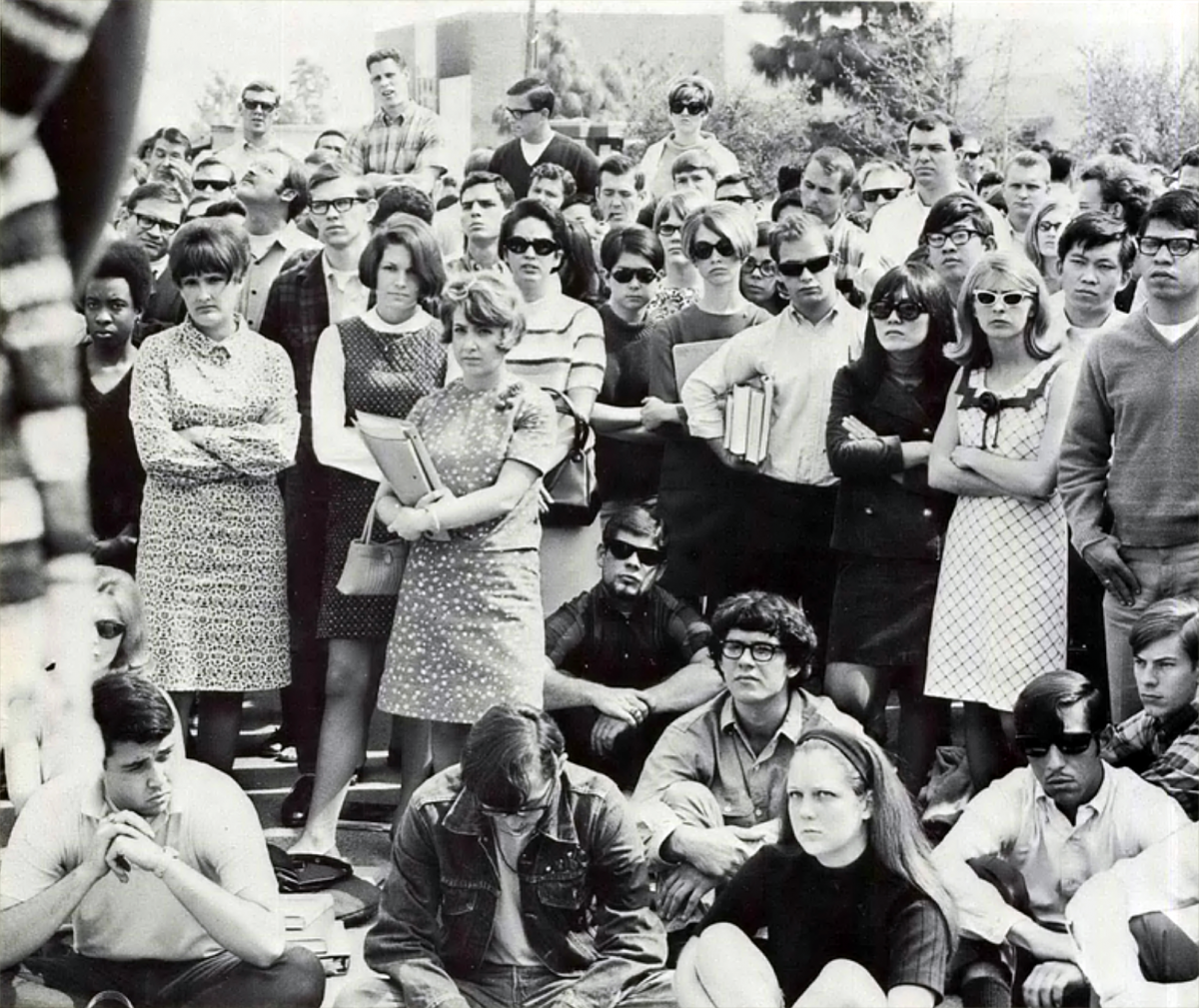 Tides of Defiance: Compelling Images of Vietnam Protests - Flashbak