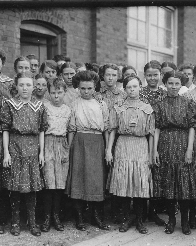 Heartbreaking Photographs of Child Labour in the United States by Lewis Hine - Flashbak