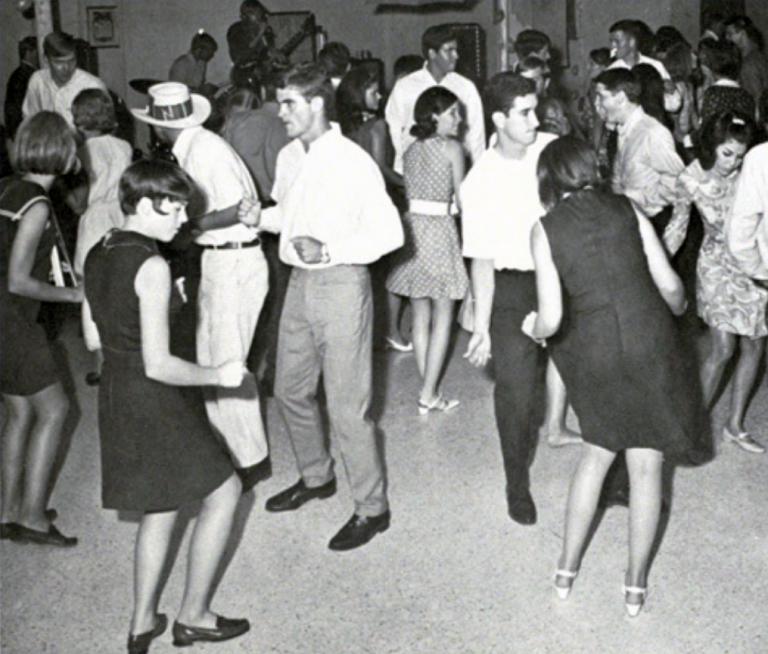 College Dance Days: 25 Photos from 1968-1971 - Flashbak