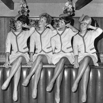 1960s stewardesses - Flashbak