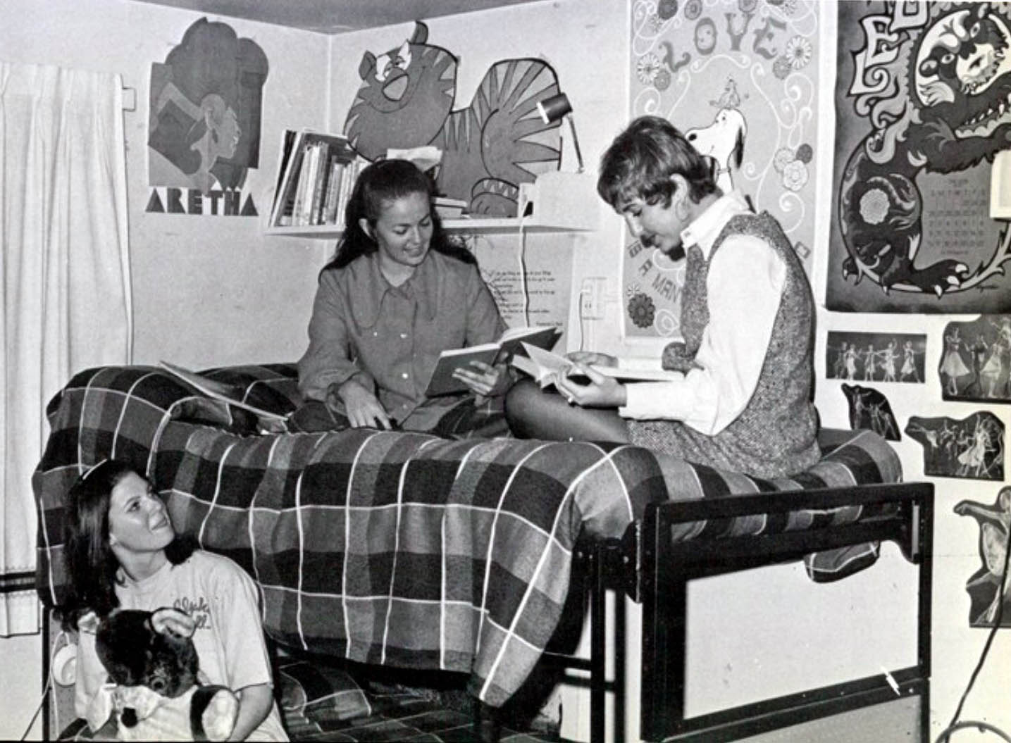 Inside College Dorm Rooms from the 1970s - Flashbak