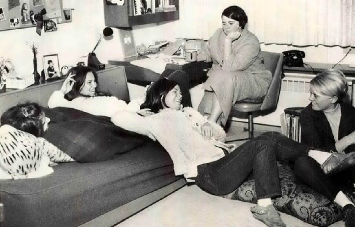 Inside College Dorm Rooms From The 1970s Flashbak