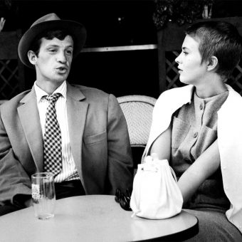 Raymond Cauchetier, Jean-Paul Belmondo and Jean Seberg in A bout de ...