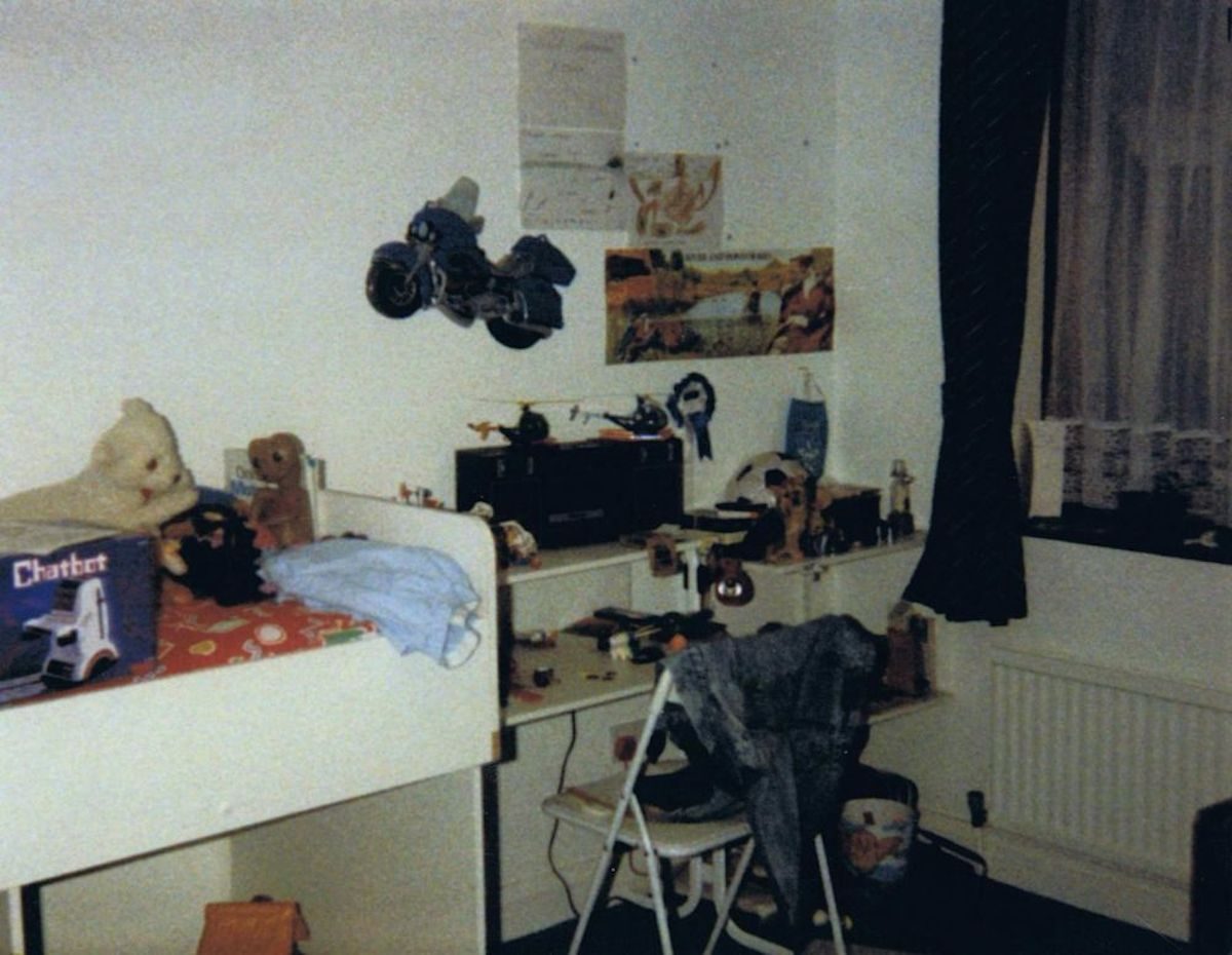 teenagers 1980s bedroom walls