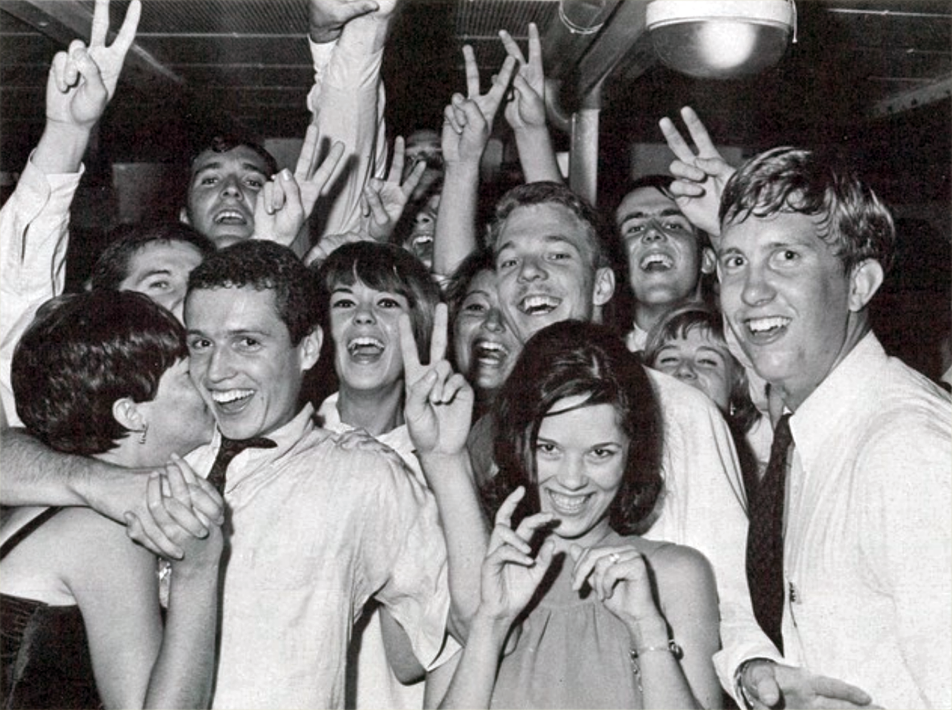 25 Found-Photos Of Youthful Partying, Drinking And Other Tomfoolery In The  1970s Flashbak