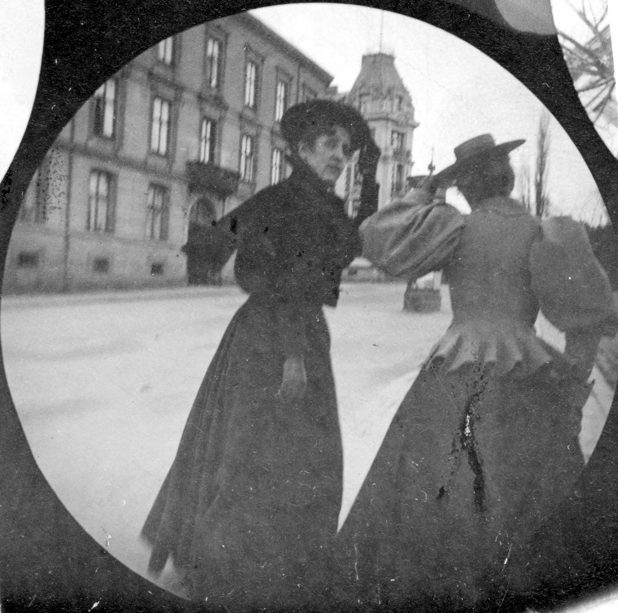 Человек на фотографии история. Первые фотографии 19 века. Фотоаппараты 19го века. Фотографирование 19 век.