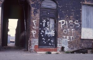 Shabby but not Chic - Photos of Wapping and Whitechapel in 1973 - Flashbak