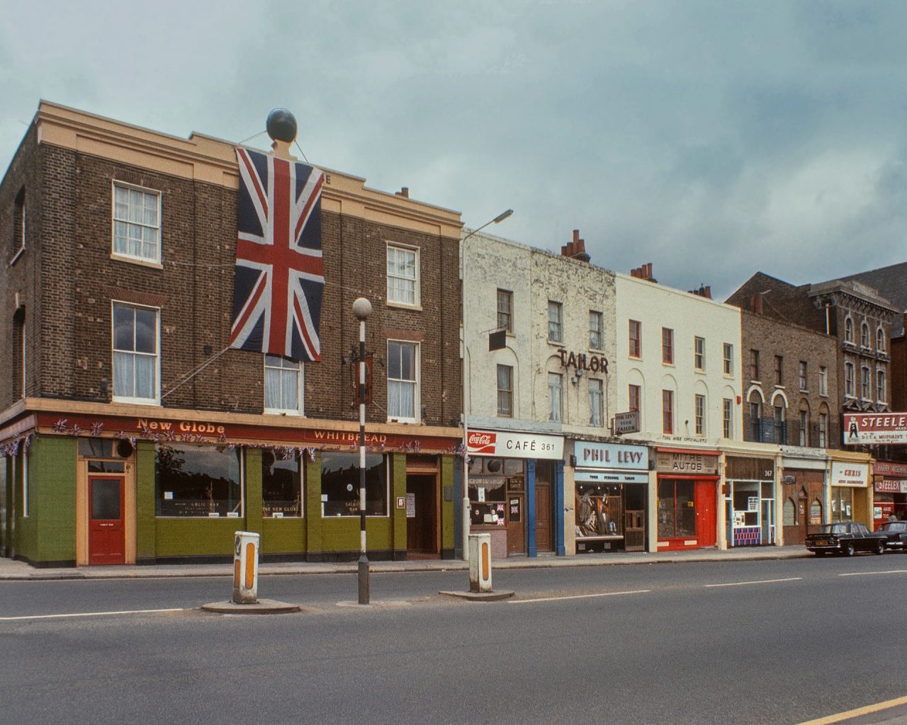 The New Globe, Mile End Road, 1977