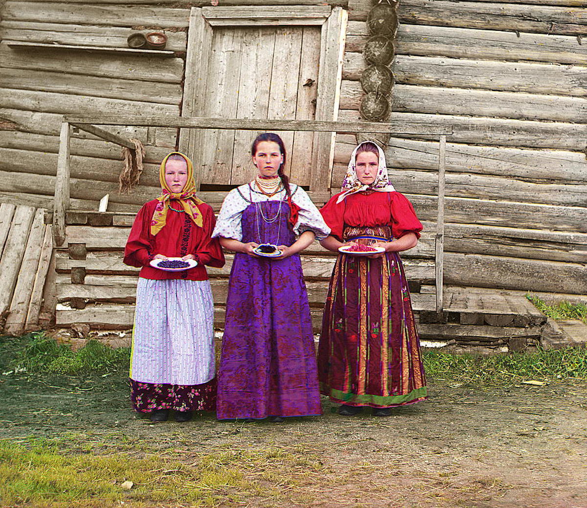 Peasant girls.RussianEmpire1910