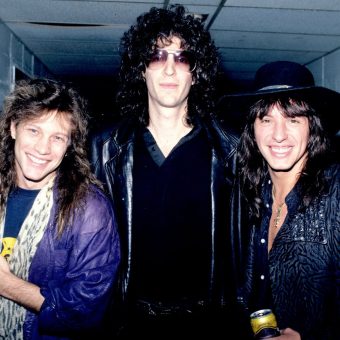 Jon Bon Jovi (L) and Richie Sambora (R) with Howard Stern