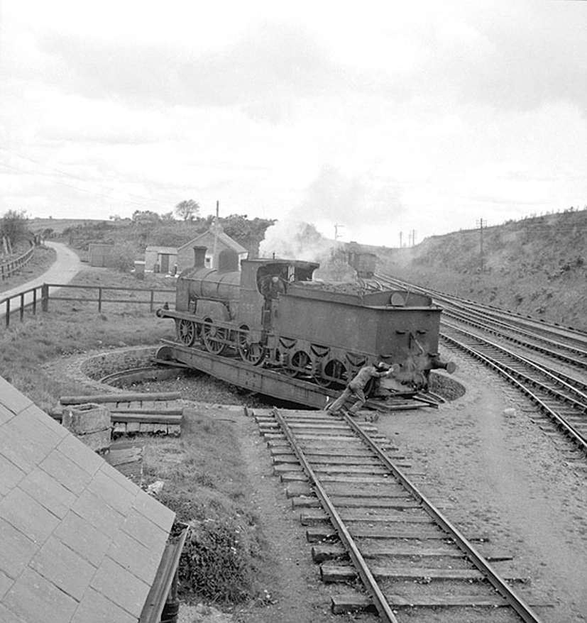 Ireland 1960s, Kilfree Junction, Co. Sligo A man pushing a steam train round a turntable. Date: May 1960