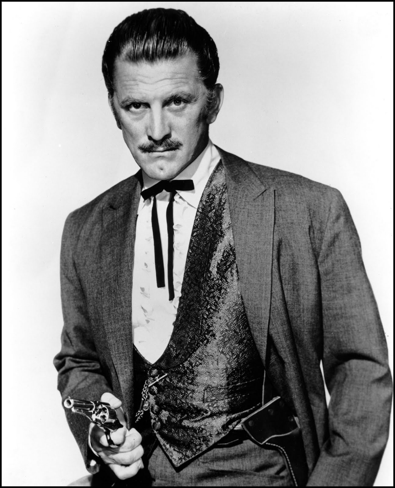 Kirk Douglas as Doc Holliday in The Gunfight at O.K. Corral - Flashbak