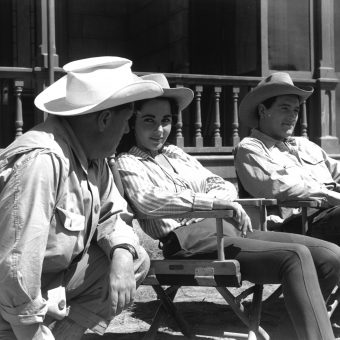 Director George Stevens, Elizabeth Taylor as Leslie Benedict and Rock ...