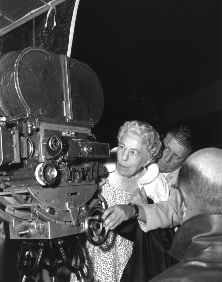 Edna Ferber and George Stevens on the set - Flashbak