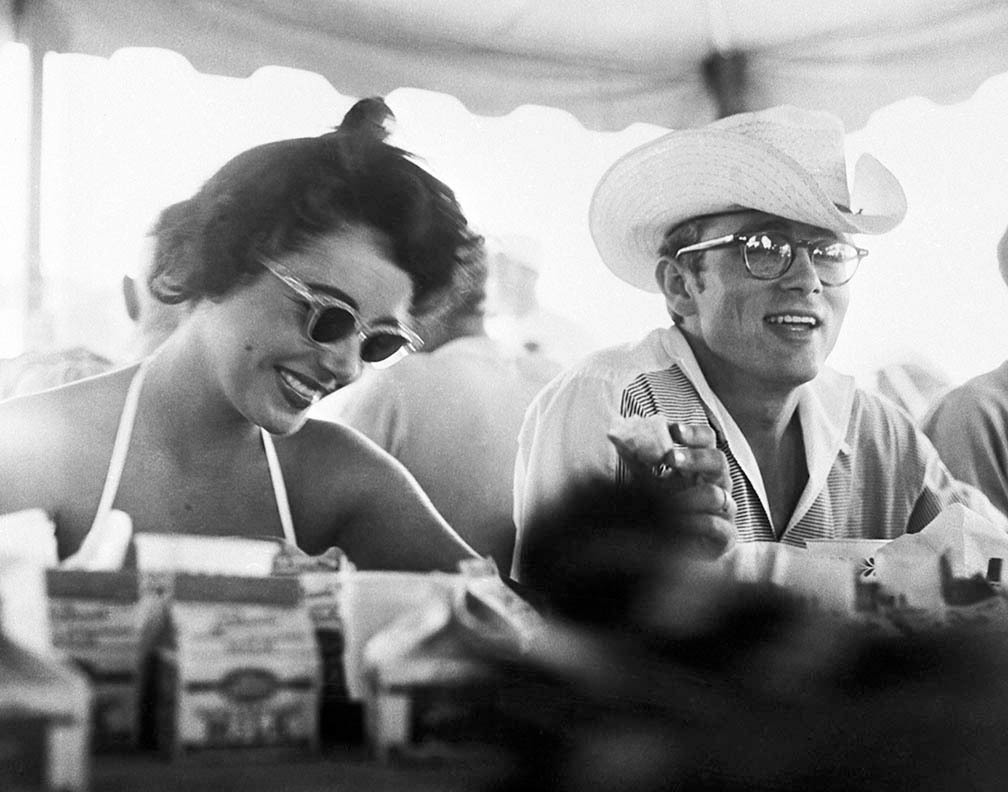 Elizabeth Taylor, James Dean & Rock Hudson on the set of Giant (1956) -  Flashbak