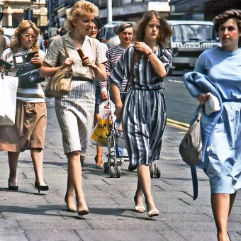 Office workers returning to work after lunch. Darlington Street ...