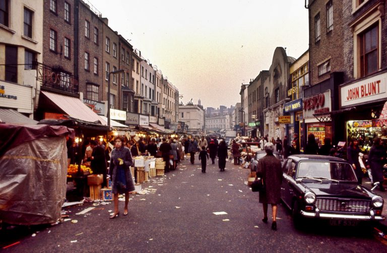 Photos of Portobello Road Market in 1977 - Flashbak