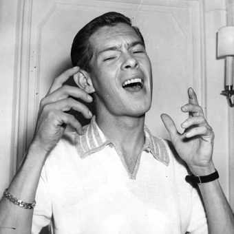 Johnnie Ray singing - Flashbak