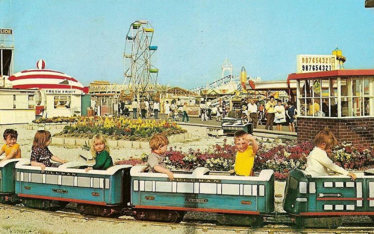 British Amusement Park And Fun Fair Postcards From The 1960s - Flashbak