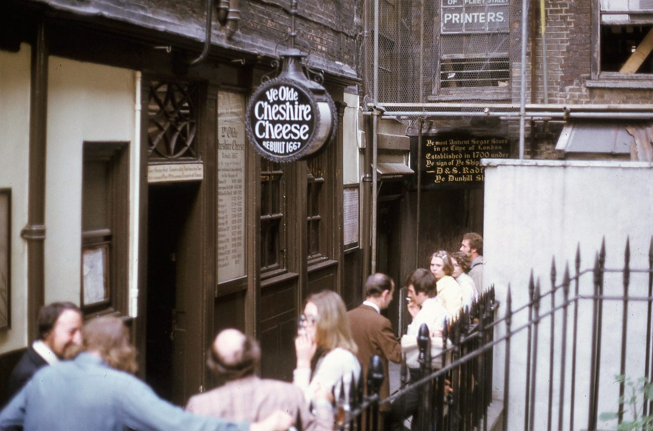 London pub 1970