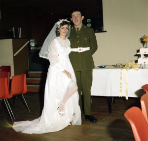 The Garter Toss: Vintage Photographs Of A Wedding Tradition - Flashbak