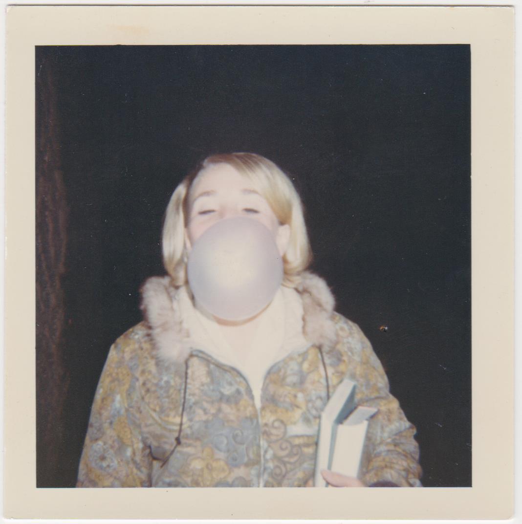 The Joy Of Chewing Gum And Blowing Bubbles 16 Brilliant Snapshots Flashbak