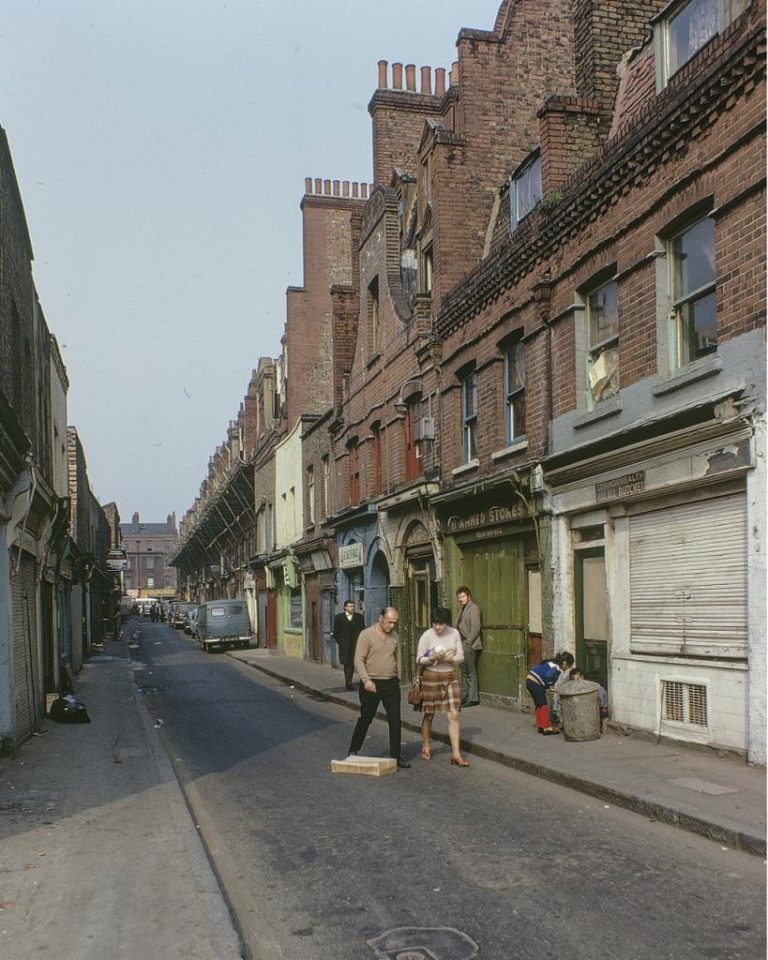 Spectacular Photos of London's Lost East End In Kodachrome - Flashbak