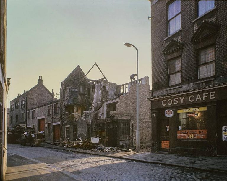 Spectacular Photos of London's Lost East End In Kodachrome - Flashbak