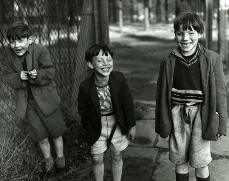 Sensational Photos of Life On The Streets Of Working Class Manchester ...